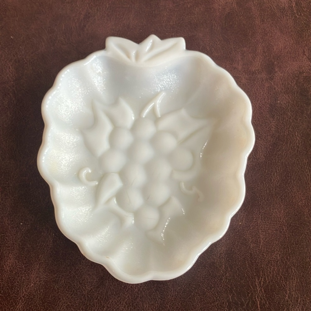 Hazel Atlas Milk Glass Grape Cluster Motif Shaped Relish Tray Dish Plate vtg